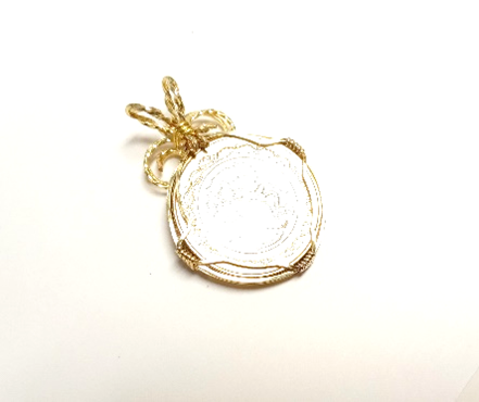Judy Larson's Wire Wrap a Coin - , Classic Wire Jewelry, Wire Wrapping, Wrapping, Wire Wrapping Jewelry, Use chain or round nose pliers to make a small curl